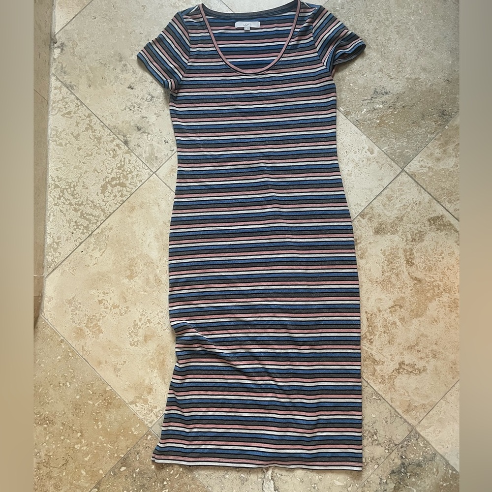 Cute midi dress. Has sparkle to it. Good maternity option for summer!
